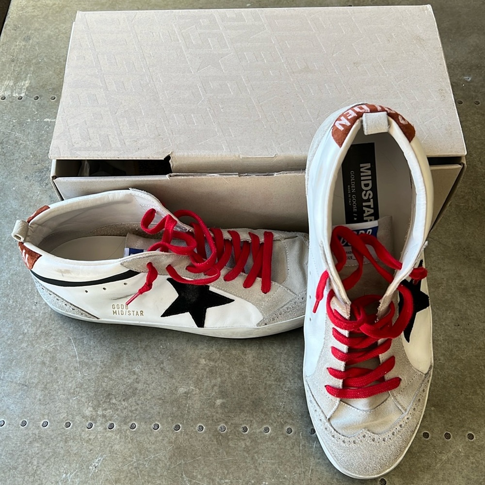 NIB Golden Goose Men’s Mid Star Classic color is White/Ice/Black. Size 45.